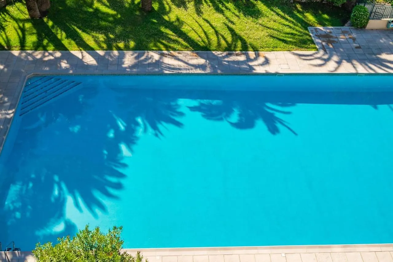 Appartement Clemenceau Avec Piscine - Welkeys Vallauris 0*,  France